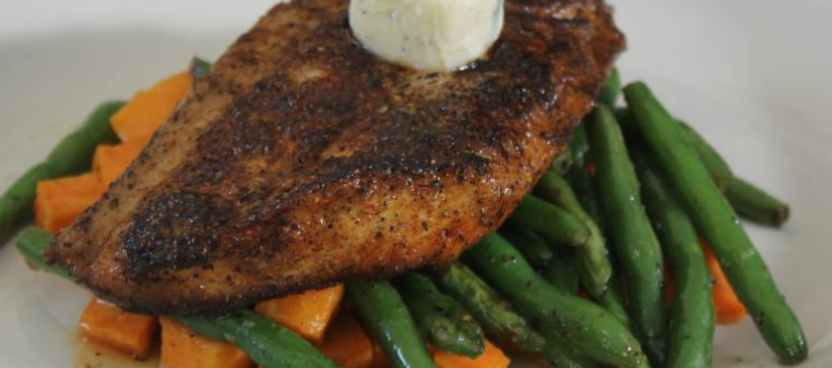 blackened drum fillet over green beans